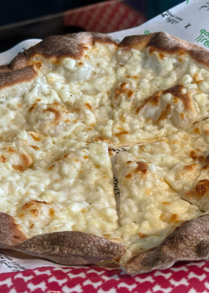 مناقيش جبنة موزاريلا (٦ قطع) - Manakish Mozzarella (6 Pieces)