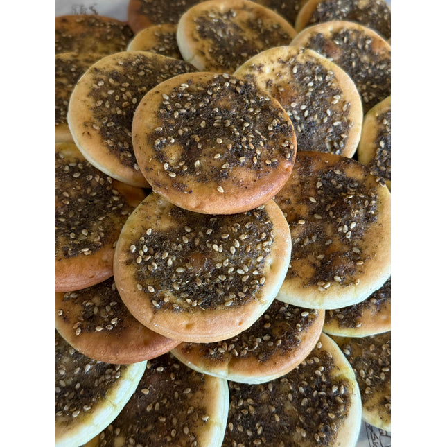 مناقيش زعتر (٦ قطع) - Manakish Zaatar (6 Pieces)